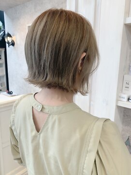 キャアリー(Caary) 福山市美容室Caary人気 ぱつんとボブ透明感くすみベージュカラー