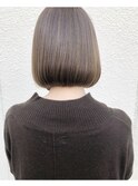 首が綺麗に見えるボブ×アッシュベージュ