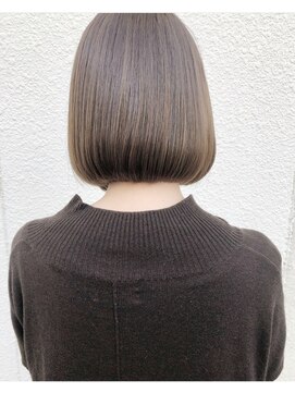 テン(TEN.) 首が綺麗に見えるボブ×アッシュベージュ