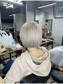 ハイトーンアッシュベージュボブ
