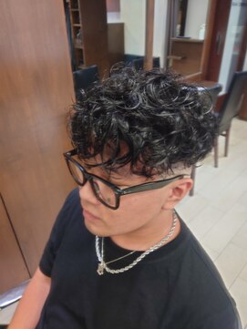 グルーマーズトウキョウ(GROOMER/S TOKYO) 【GROOMER/S 丸山】 スペインカール スキンフェード スタイル