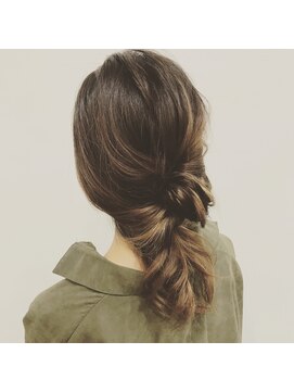 アトリエファゴ ハナミズキ店 ラフで簡単こなれアレンジ