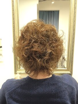 ヘアー グリーン(hair green) 40代50代60代/ハイトーン/くるくるパーマ/ウルフパーマ