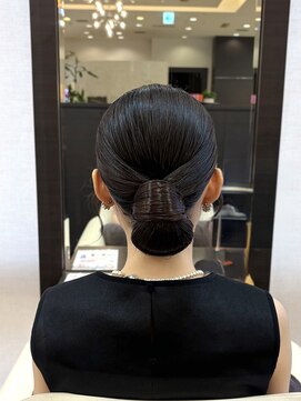 ヴィサージュ ギンザ VISAGE GINZA 上品タイトシニヨン