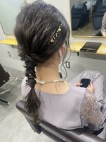 リグ 横浜(Lig.) 編みおろしローポニーヘアアレンジヘアセット/横浜/横浜駅