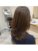 ユニヘアー(uni hair) ひし形フォルムのレイヤーセミロング