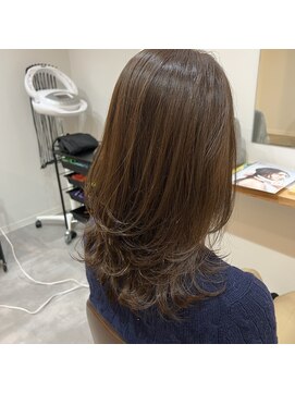 ユニヘアー(uni hair) ひし形フォルムのレイヤーセミロング