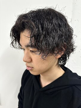 ローウェ バイ フィフス 立川メンズサロン(Louwe by fifth) センターパートツイストスパイラルパーマメンズ波巻きパーマ