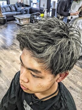 ヘッズ(HEADS) ホワイトメッシュのアップバングショート