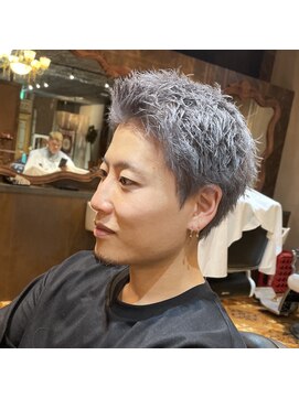 エルエー 大津店(L.A) スパイキーショート　刈り上げ無し　シルバー　ハイトーン