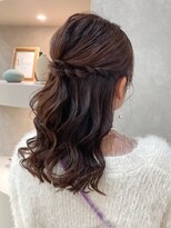 ヴィサージュアクト(VISAGE a.c.t) ハーフアップアレンジ