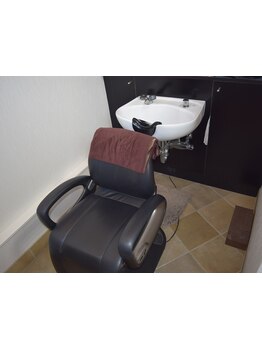 周りの目を気にせず、寛げる上質サロン。忙しい日常を忘れて心からリラックスできる癒しの時間をお届け。