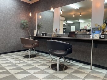 ブリック(brique)の写真/静かで落ち着いた雰囲気が大好評のサロン♪大切な時間をゆっくり過ごせてあっという間に艶々美髪になれる◎