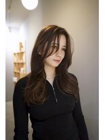 サンプラス(san+)&nbsp;【マユコ】ロングレイヤーウェーブヘア小顔センターパート