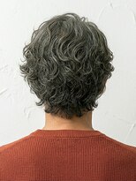 と和 巣鴨&nbsp;白髪ぼかし×大人パーマで叶える、50代の大人の遊び心