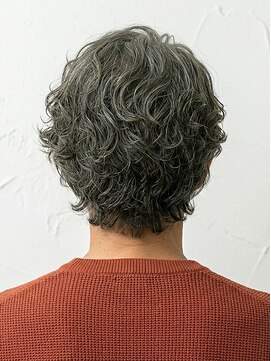 と和 巣鴨 白髪ぼかし×大人パーマで叶える、50代の大人の遊び心