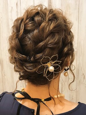 特別な日も、イベントの日も、少しおしゃれしたい日も…貴女に合わせた可愛いくて崩れないヘアアレンジを♪