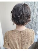 大人可愛い20代30代40代小顔ワンサイドショートボブ丸み前下がり