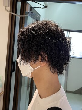 コワファーストナガサキシャンプーボーイ(COIFF1RST NAGASAKI SHAMPOO BOY) センターパート　波巻きパーマ