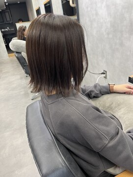 グレージュカラー　切りっぱなし外ハネボブ