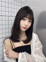 ロムーク 表参道(LOMKH)&nbsp;小顔ロングレイヤーカット顔周り冬グレージュカラー透明感カラー