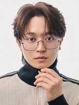 アズ ワン(AS ONE)&nbsp;韓国ヘアコンマバング韓国マッシュセンターパートフェザーパーマ