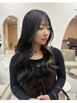 オルメ(olume)&nbsp;インナーカラー艶髪ロングレイヤー