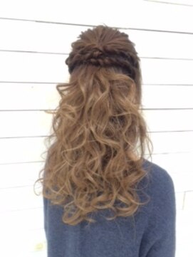 ラック 辻堂(LUCK) 簡単アレンジねじりハーフアップ