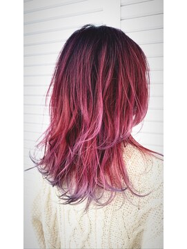 カカフロントオブザミラー(KaKa front of the mirror) シャドウルーツピンクからシルバーへの移り変わり