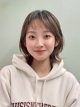 ヒトワ(hitowa) 外ハネミディ/くびれレイヤー/シースルーバング/透明感カラー