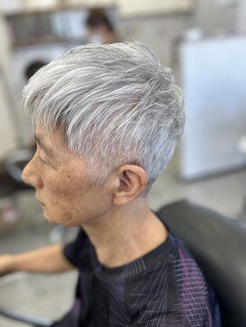 サンひまわり 高来店 グレーヘアのベリーショート