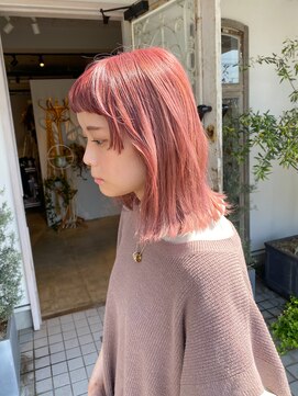 ノラ(Nora) *一回のブリーチでできるピンクカラー*