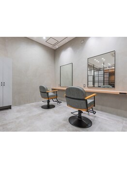 【一人一人のお客様と真剣に向き合いたい】から寛ぎ空間にも拘ります。周りを気にせず自分だけの時間を＊