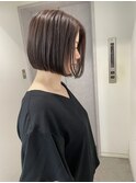 ラインが綺麗なフラットボブ×ニュートラルベージュ