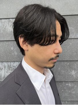 ヒュイル バイ ニアウ(Hwyl by Niau) MEN’S/リバースセンターパート/ニュアンスパーマ/伊勢崎