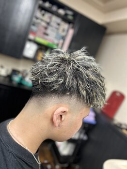 ヘアー ショップ ウェイブ(WAVE)の写真/いつもと違った雰囲気を体験◆メンズの隠れ家のような店内でかっこよさを底上げしてくれる!オシャレ度UP!
