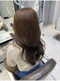 ベージュ