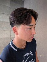 ワンワンオー バーバーショップ コンチネンタル(@110 BARBER SHOP continental)&nbsp;海外風センターパートテーパーフェード