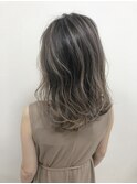 ハイライトで動きのあるオシャレヘアーに◎透明感ベージュ
