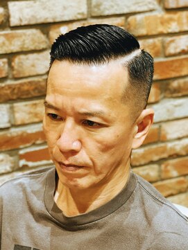 ヒロギンザバーバーショップ 丸の内店(HIRO GINZA BARBER SHOP) フェードカット×サイドパート