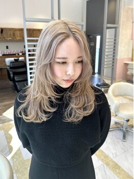 リー 梅田(Lee)の写真/Lee梅田店は韓国風/外国人風のスタイルが得意♪印象が劇的に変わる顔周りカットで可愛さ倍増間違いなし☆
