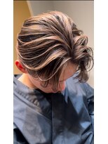 ステージ(STAGE)&nbsp;ダウンパーマ　韓国メンズヘア　センターパート　カルマパーマ