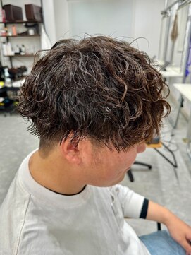 フゥ 宇都宮(FeU) 緩め波巻きスパイラルパーマシャドウパーマメンズマッシュウルフ