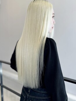 ディーカヘアー(Di KA HAIR)の写真/普通で終わらない、エッジィなカラー。細部まで計算されたカラーデザインでPerfectな外国人感に。