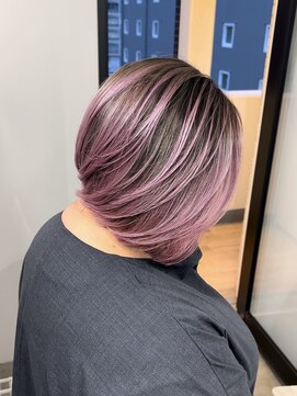 リグ 横浜(Lig.) バレイヤージュカラーラベンダーカラー切りっぱなしボブ横浜駅