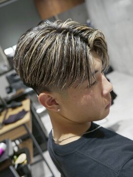 メッツ 原宿(METS) MEN'S/金メッシュ×センターパート/短髪/メンズショート