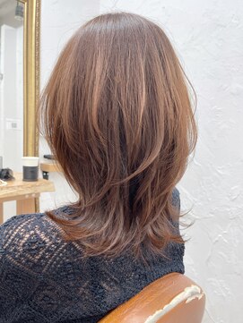 ミッシェル アフロート(michelle afloat) すきバサミでフォルム、毛流れが崩れます。3Dカーブで360°美