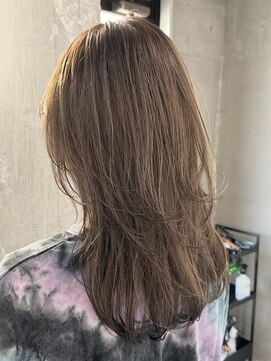 ルイ(ROUIS produced by LUCK 津田沼) ROUIS 津田沼 ハイライトベージュ/白髪ぼかし/レイヤーカット