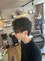 トニコ(toniko)&nbsp;波巻きシャドウパーマ×センタパート×ビジネスヘア