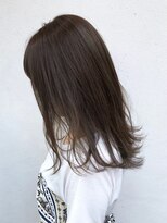 モルニ(MORNI)&nbsp;ダークカラー_マロンベージュ Aラインボブ かきあげ